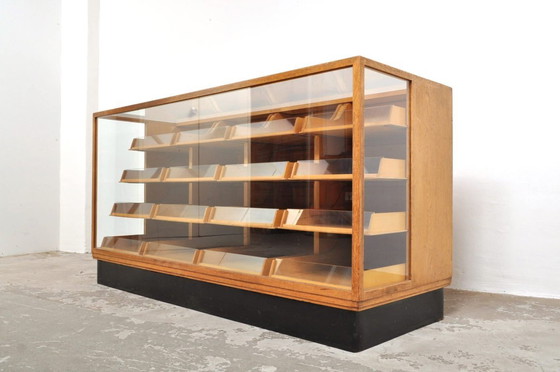 Image 1 of Vintage Winkelvitrine / toonbank in eik en beuken, 1930s