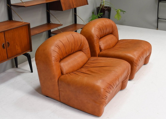 Zwei Lounge-Sessel von Rossi di Albizzate aus cognacfarbenem Leder, Italien – 1970er Jahre – Leather (photo 8 of 15)