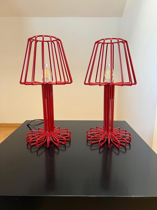 Paire de petites Lampes italiennes rouges, Cage en fil Postmoderne des années 1990