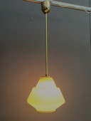 Lampe suspendue en verre rose 1960