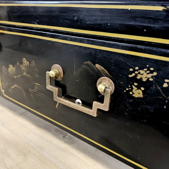 Image 1 of Tavolino da caffè cinese d'epoca / Tavolino da caffè orientale (mobili laccati) Chinoiserie / scena tradizionale