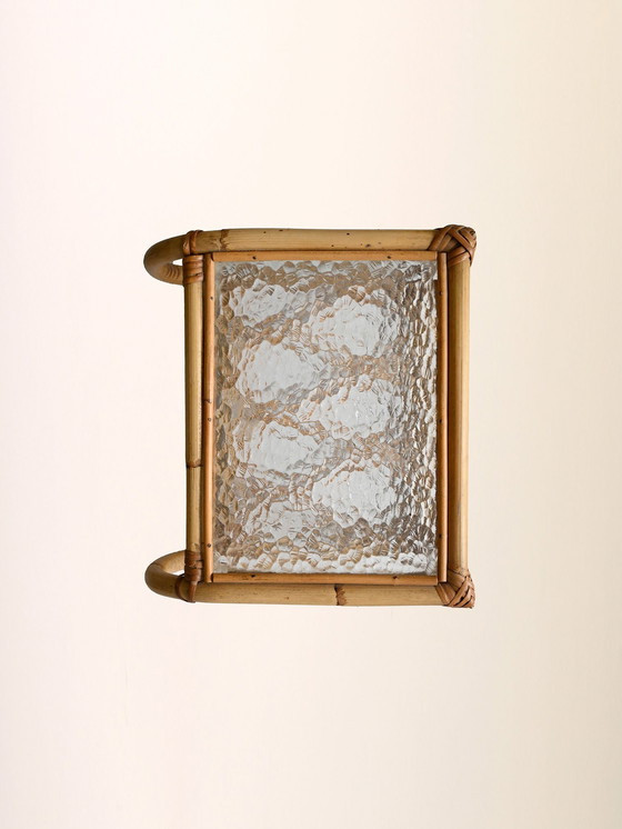 Image 1 of Mesita de noche escandinava de bambú y cristal montada en la pared