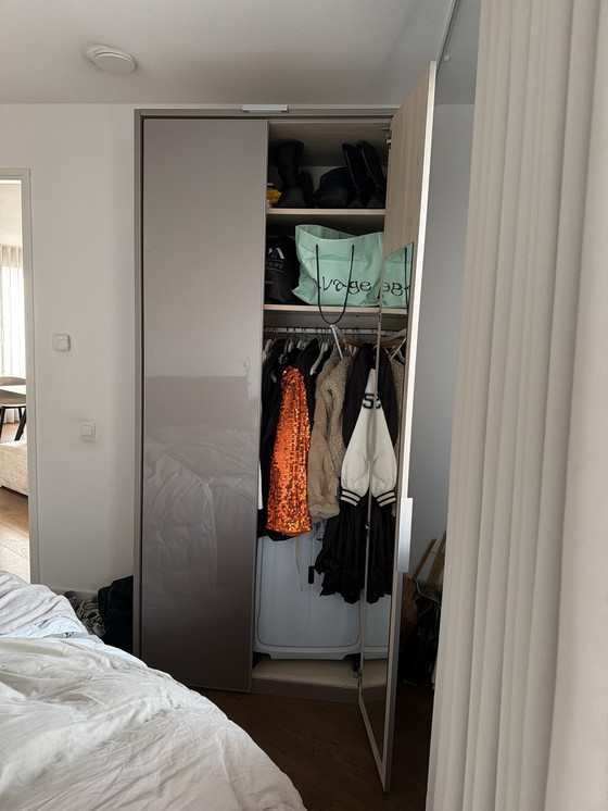 Image 1 of Armadio da camera da letto Nolte (2/2) sospeso + illuminazione