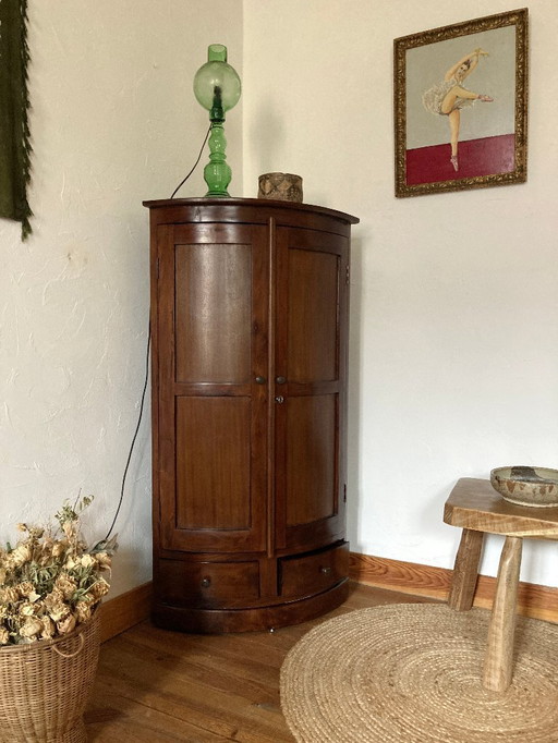 Encoignure galbée en bois