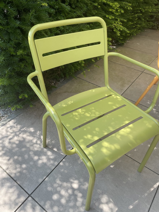 Image 1 of Sillas de jardín: rojo, verde, azul, naranja.
