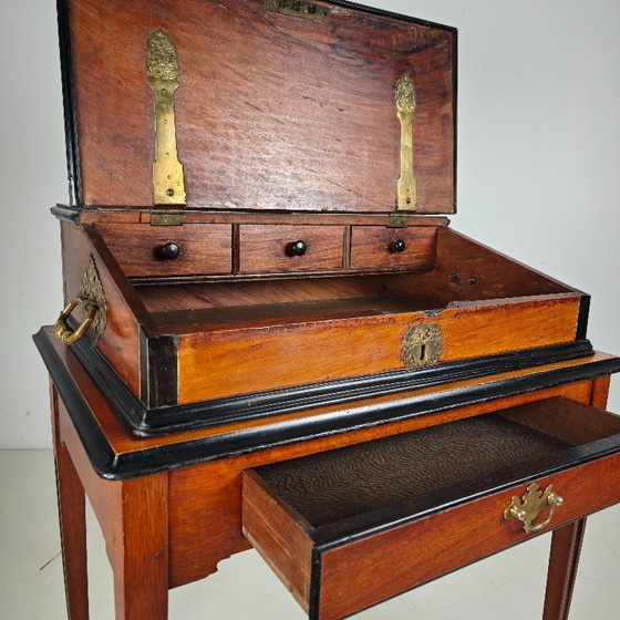 Außergewöhnlicher tragbarer Schreibtisch aus dem 18. Jahrhundert, gefertigt aus indonesischem Amboina-Holz (photo 5 of 15)