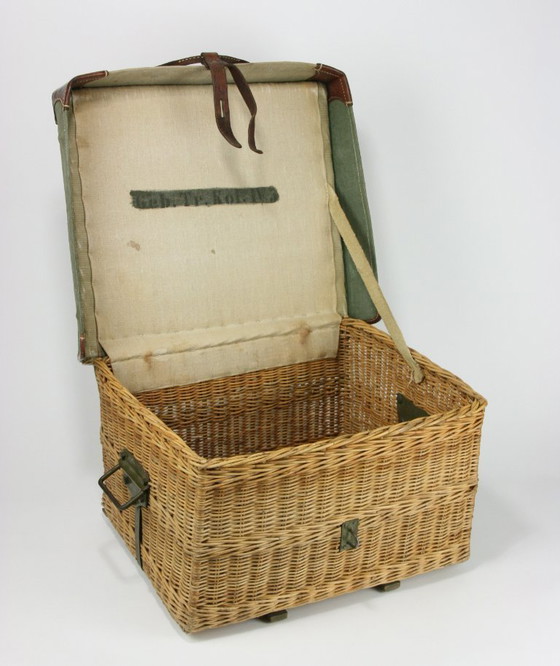 Een proviandmand van wilgentakken en canvas – Opbergkast, Leather, Metal (photo 4 of 12)