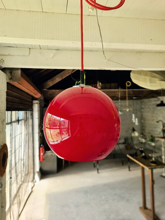 Image 1 of Lámpara colgante en color rojo cereza de Peill &amp; Putzler