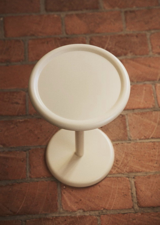 Round Light Beige Metal Side Table, Vintage Style – bijzettafels (photo 2 of 5)