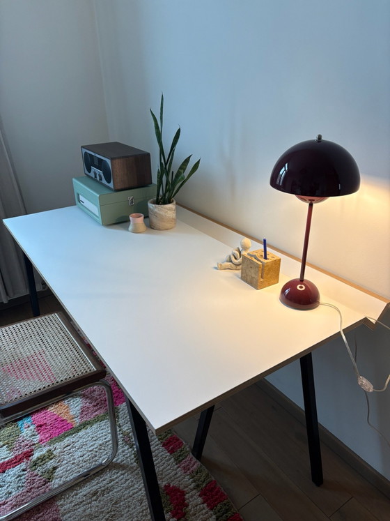 Escritorio sobre Hay Loop Stand Frame – lamine, Otro (photo 2 of 7)