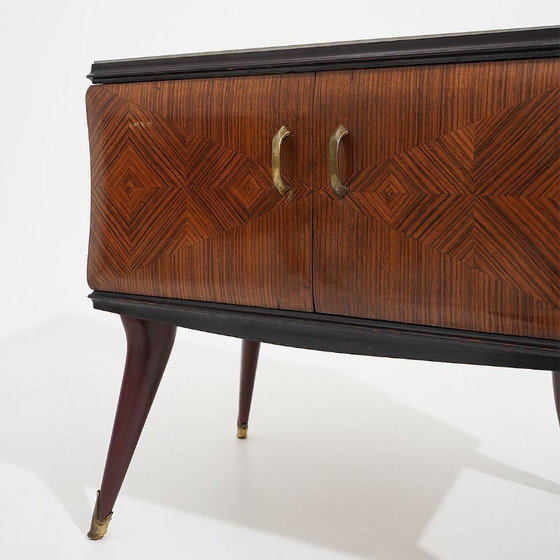 Image 1 of Twee nachtkastjes met glazen blad, jaren 1950