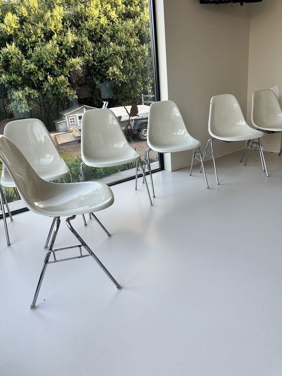 Image 1 of 6x Herman miller Eames DSR Fiberglass kuip stoelen stapelbaar