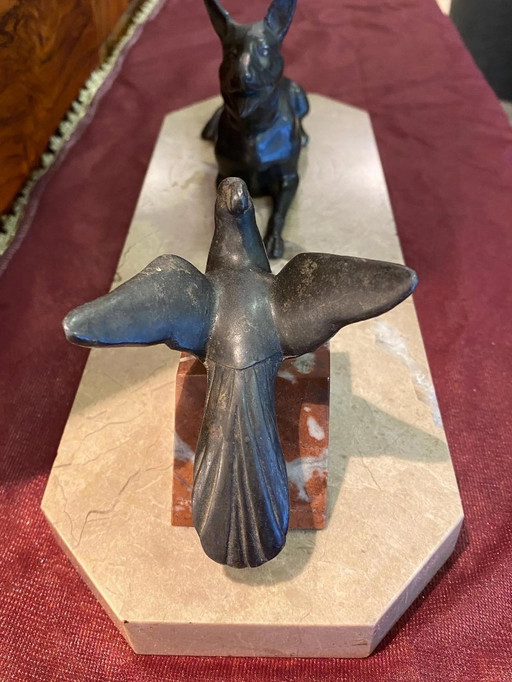 Art Déco bronze sculptures of a shepherd dog and bird on a marble slab. Made in France around 1920.