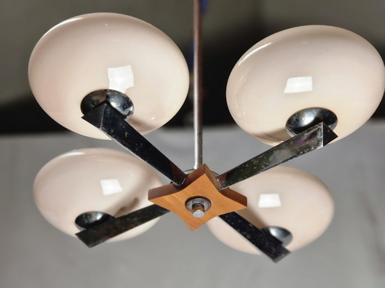 Image 1 of Raro lampadario NAPAKO degli anni '40 | Vetro opalino rosa, legno e rame