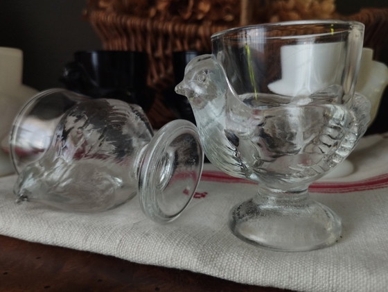 Image 1 of Portauova vintage a forma di pulcino in vetro e opalino