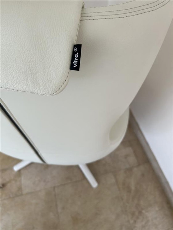 Image 1 of Grand Repos & Ottoman