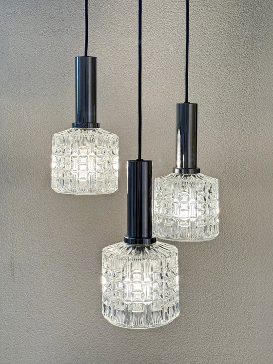 Image 1 of Lampe en cascade vintage, trois pendentifs, verre chromé de l'ère spatiale des années 1970