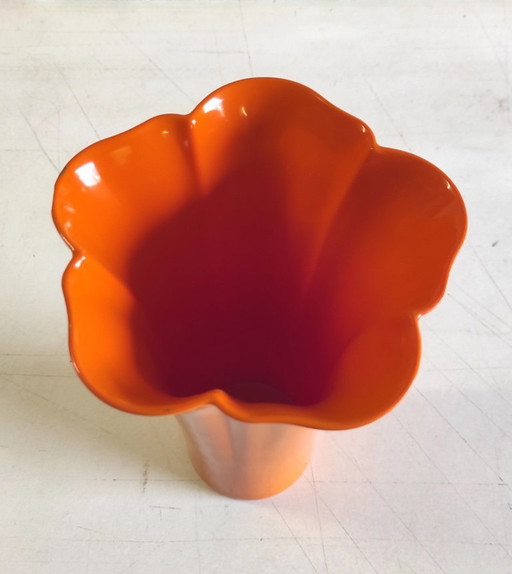 Jarrón vintage de plástico naranja - mediados del siglo XX