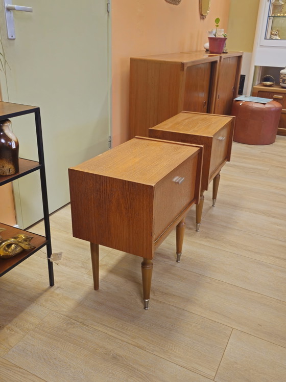 Image 1 of Twee Vintage Teak Fineer Nachtkastjes Kastjes Bedkastjes