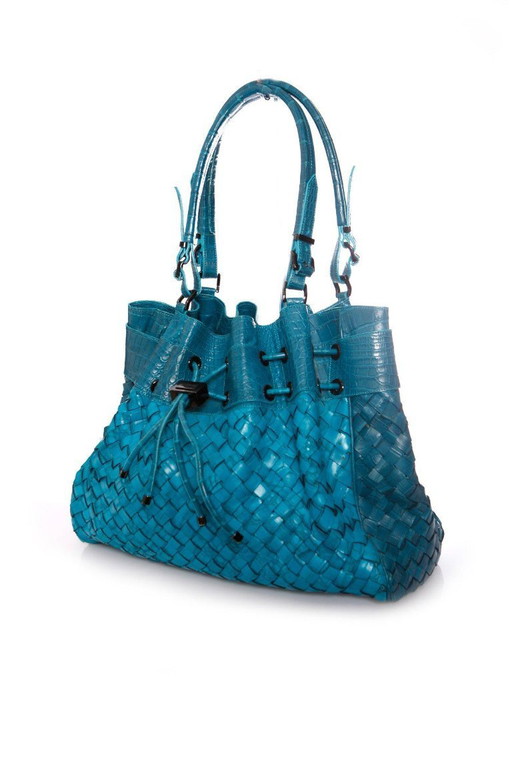Borsa Burberry in pelle intrecciata turchese con stampa coccodrillo in rilievo.