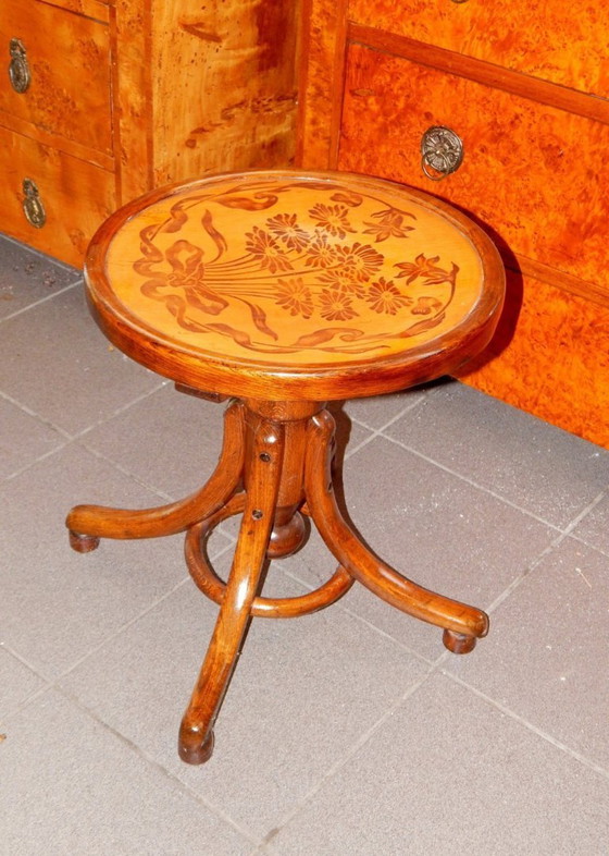 Image 1 of Originaler antiker Klavierstuhl im Thonet-Stil mit Intarsien