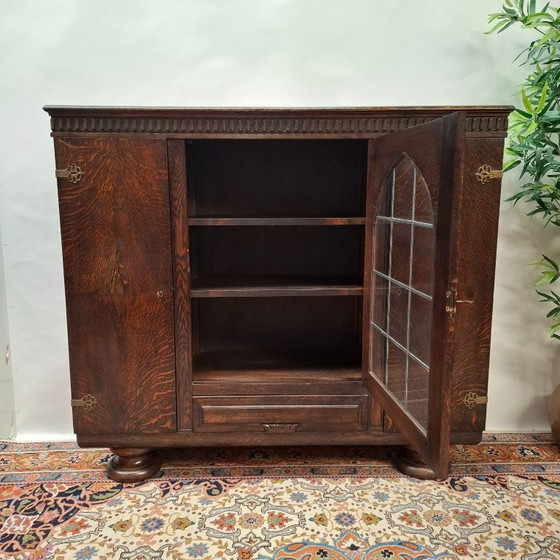 Antique oak sideboard with a central glass door and striking ball feet – Wood (photo 4 of 15)