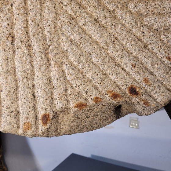 Image 1 of Kastilischer Mühlstein, Granit und Eisenfuß, f. 18. 18. Jahrhundert - Kastilien und León, Spanien