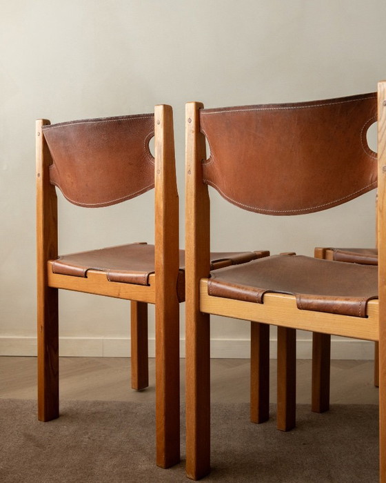 Brutalistische eetkamerstoelen van iepenhout en leer van Maison Regain, jaren 70, set van 4 – Leather (photo 2 of 15)