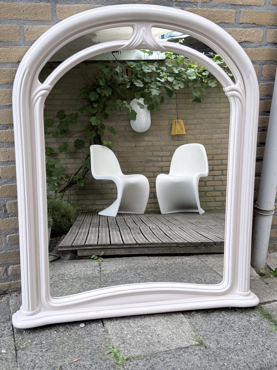 Image 1 of Grote vintage Space Age / Postmoderne boogspiegel – Crème / Melkroze (107x91 cm)