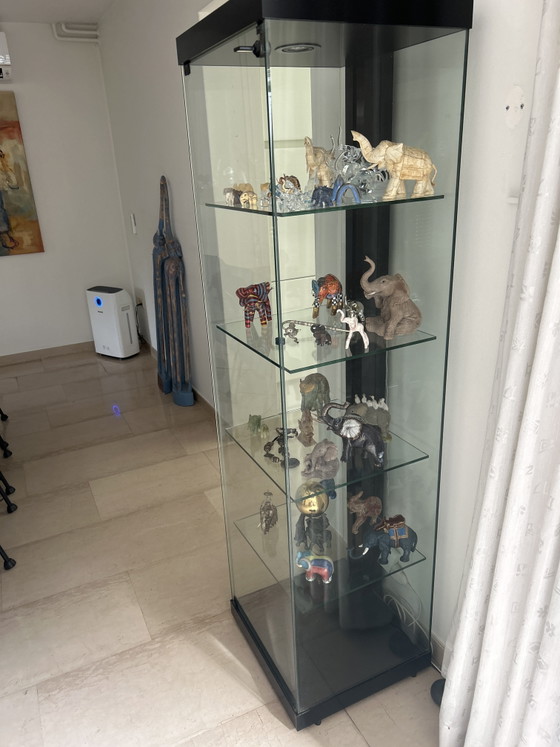 Vetrina espositiva in vetro pesante di design Ahrend con illuminazione – Vetrine, Glass, Metal (photo 2 of 5)