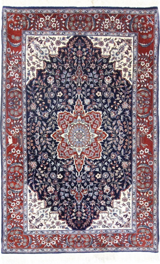 Alfombra antigua original de estilo chino de Isfahán anudada a mano, 203 x 125 cm, en perfecto estado.