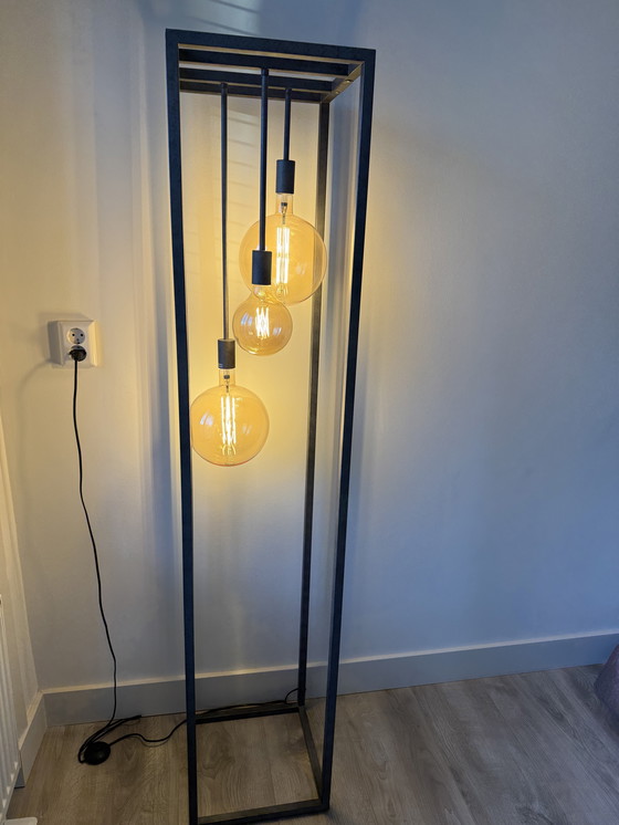 Image 1 of Vloerlamp industrieel- inclusief 3 lichtbollen