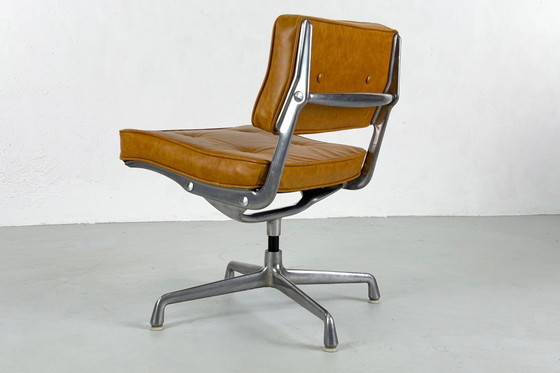 Image 1 of Impresionante par de sillas intermedias ES101 diseñadas por Charles y Ray Eames para Herman Miller en la década de 1960.