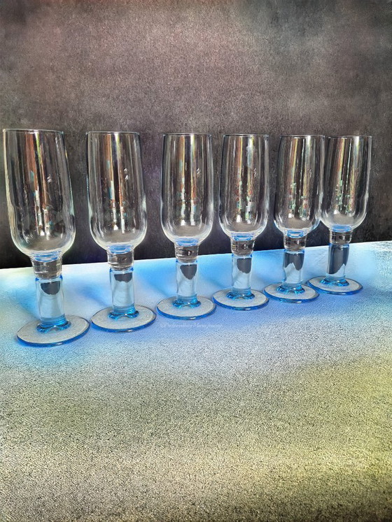 Image 1 of 6 copas de champán Bormioli Rocco Italy, con tallo y base azules.