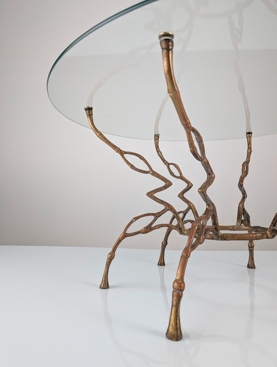 Image 1 of Table basse en faux bambou bronze à motif zigzag, style Hollywood Regency, années 1960