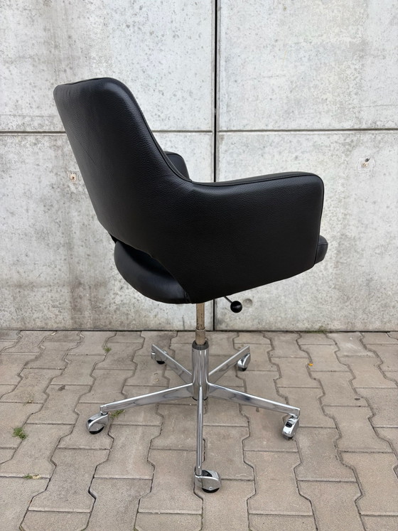 Chaise Egon Eiermann / Wilde + Spieth – Design Vintage Noir – Chaises pivotantes, Cuir (photo 3 of 10)