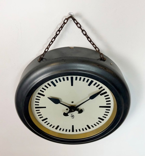 Image 1 of Reloj de pared industrial negro de Siemens, década de 1930.