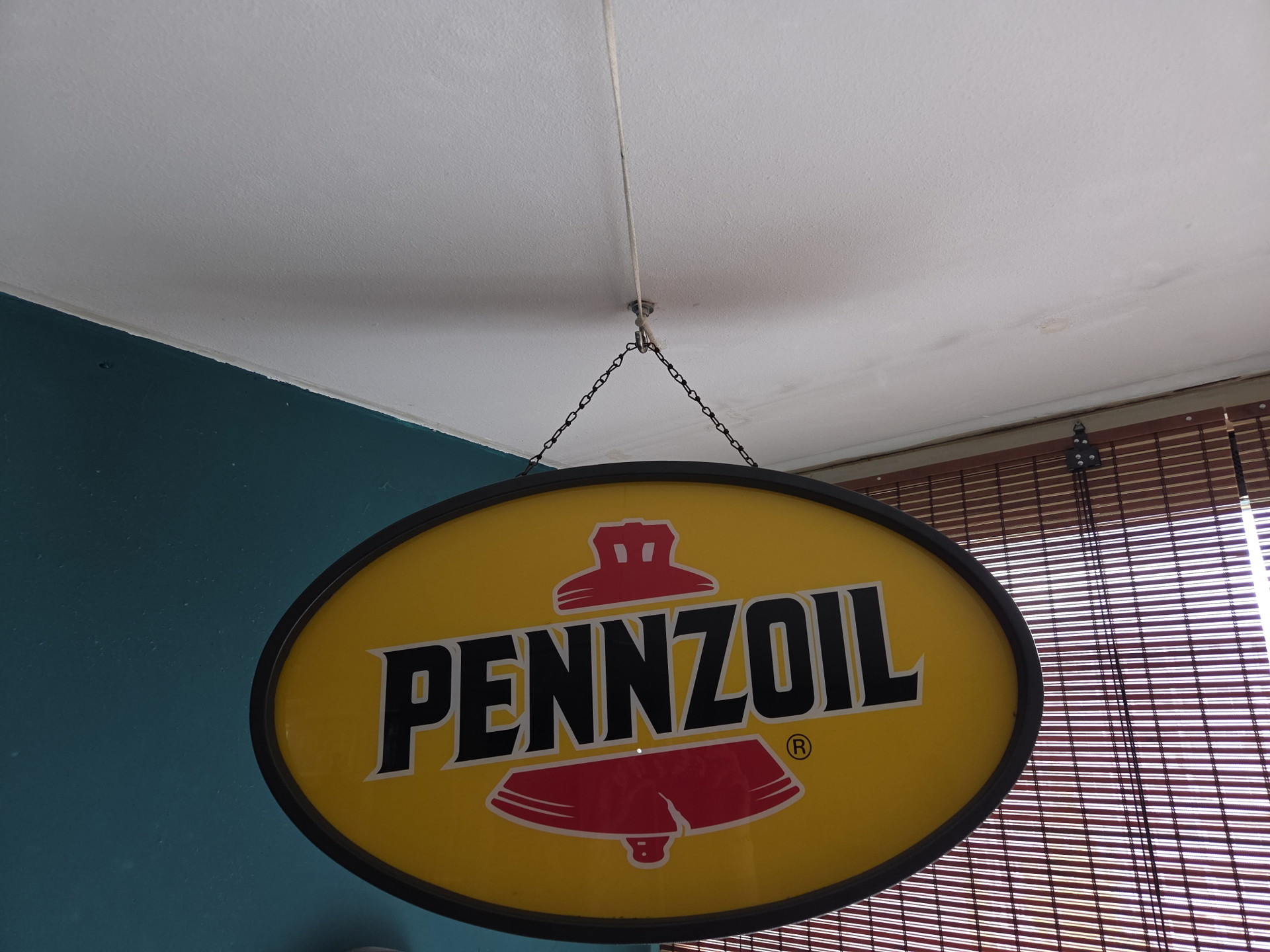 Pennzoil light box | €350 | Whoppah