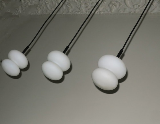 Image 1 of Ensemble de 3 suspensions en verre opale aux formes organiques, style Mid-Century, années 1960