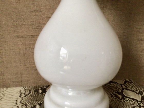 Image 1 of Lampada da tavolo vintage in vetro opalino