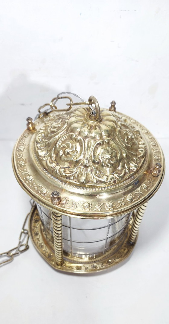 Image 1 of Plafonnier en laiton et cristal. Espagne, années 1940.