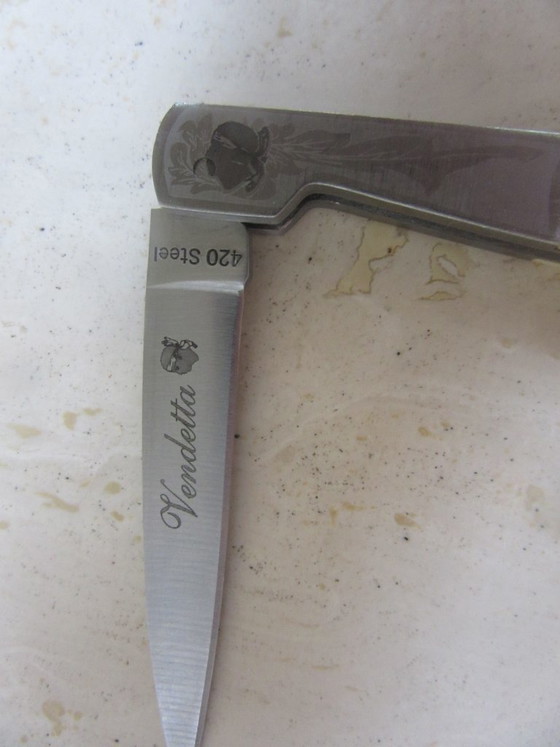 Image 1 of Vendetta Korsisches Taschenmesser, Klappmesser aus A20-Stahl und Knochen, mit Mohrenkopf- und Wildschweinmotiven, Vintage