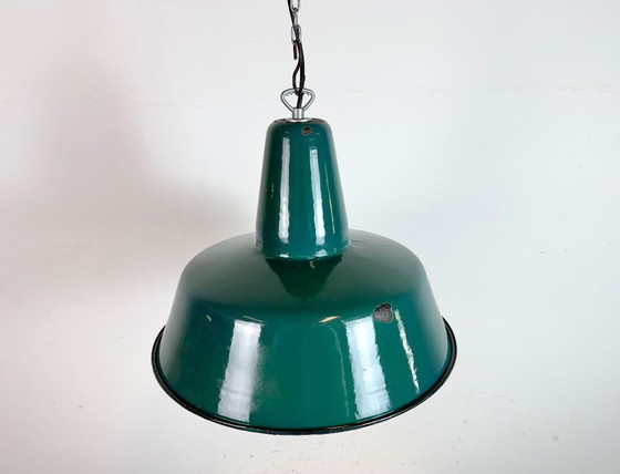 Image 1 of Grande lampada a sospensione industriale in smalto verde, anni '60