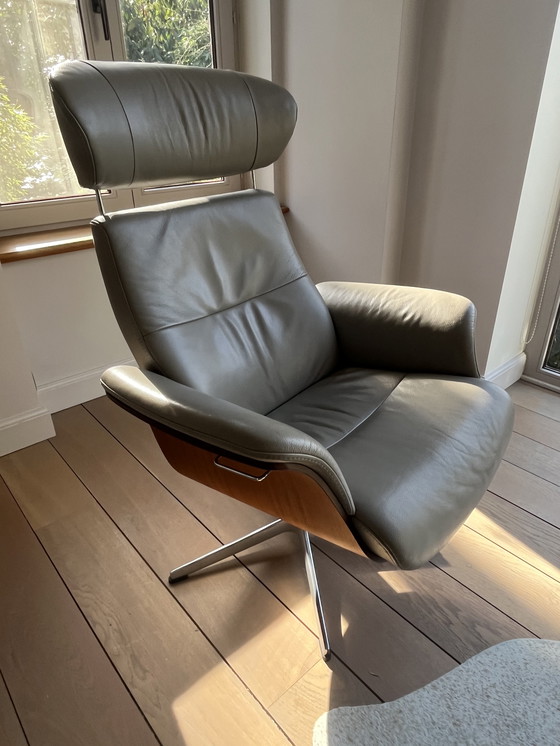 Image 1 of Comfort Time-out Relaxsessel mit Fußhocker, Leder mit Walnuss