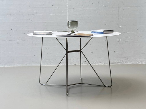 Round garden/outdoor table from Viteo
