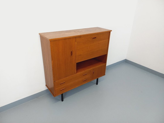 Image 1 of Vintage Scandinavisch modernistisch secretair bureau/boekenkast van teakhout en zwart metaal uit de jaren 50/60.