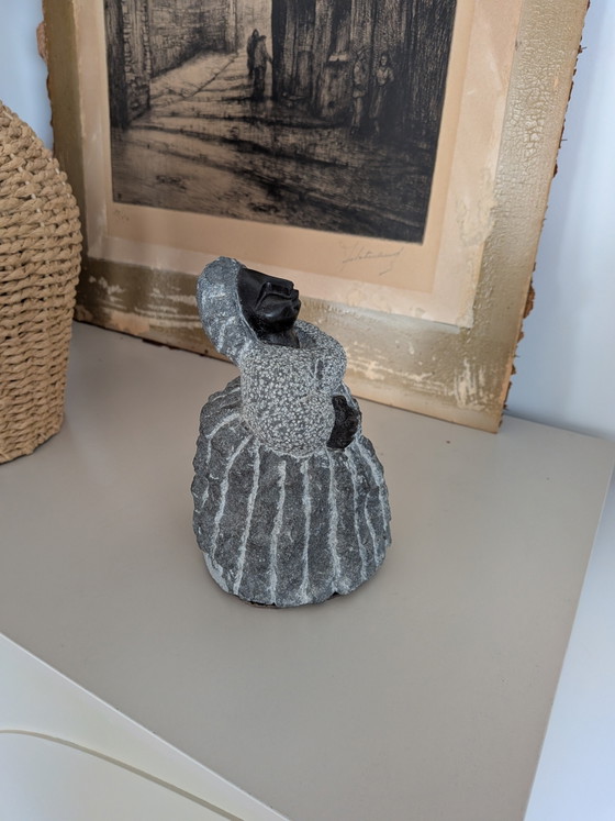 Image 1 of Sculpture originale shona « Dame fière » – Signée par Aron Kapembeza