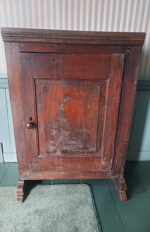 Armario de pan antiguo