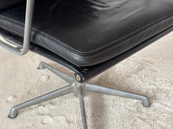 Image 1 of Sedia EA-208 Soft Pad in pelle nera, edizione storica ICF del 1973 di Charles Eames