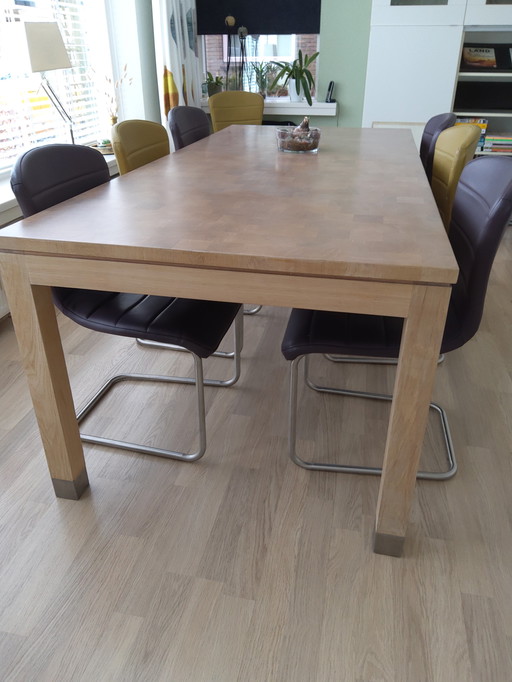 Tavolo in rovere realizzato in legno di testa